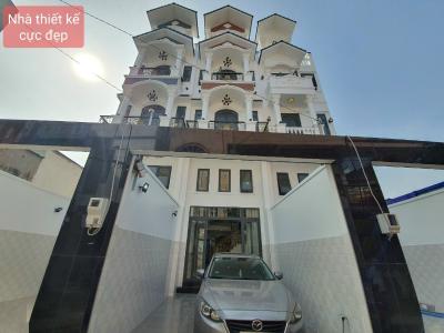 Mặt tiền nhà (Căn bên trái khi nhìn vào hình) Nhà phố hướng Bắc diện tích sử dụng 231m2, hẻm xe hơi.