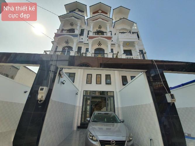 Mặt tiền nhà (Căn bên trái khi nhìn vào hình) Nhà phố hướng Bắc diện tích sử dụng 231m2, hẻm xe hơi.