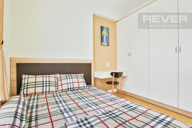 Góc bàn làm việc nhỏ gọn giữa giường ngủ và tủ đồ Căn góc tầng cao T4A Masteri Thảo Điền