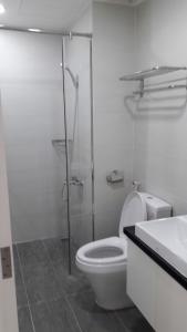 Phòng tắm căn hộ Tropic Garden, Quận 2 Căn hộ Tropic Garden hướng Tây Bắc view thoáng mát, đầy đủ nội thất.