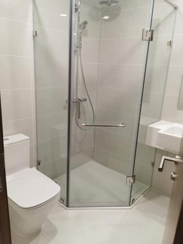 Nhà vệ sinh Eco Green Saigon Căn hộ Eco Green Saigon tầng trung, nội thất cơ bản, 2 phòng ngủ.