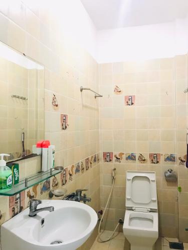 Nhà tắm Bán nhà phố đường hẻm Phan Đình Phùng phường 1 quận Phú Nhuận, 3 phòng ngủ, diện tích đất 25.1m2, sổ hồng đầy đủ.
