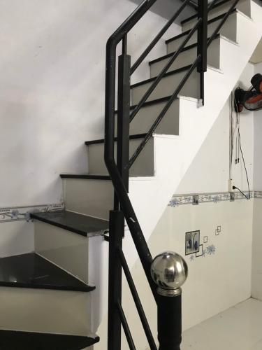 Không gian nhà phố đường Lê Văn Lương, Quận 7 Nhà phố hướng Nam nội thất cơ bản, bàn giao ngay sổ hồng.