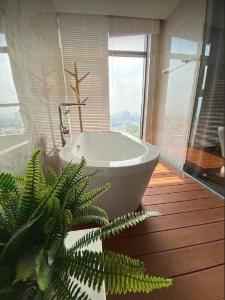 Penthouse Jamila Khang Điền Penthouse Jamila Khang Điền đầy đủ nội thất cao cấp, view sông và thành phố