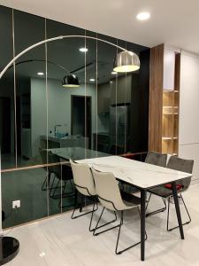 Căn hộ Kingdom 101, Quận 10 Căn hộ Kingdom 101 tầng thấp, nội thất đầy đủ.