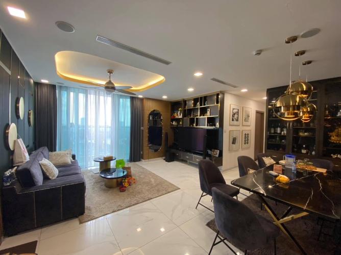 Căn hộ Vinhomes Central Park, Quận Bình Thạnh Căn hộ có 4 phòng ngủ Vinhomes Central Park tầng 12B, đầy đủ nội thất.