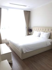 Phòng ngủ căn hộ Vinhomes Central Park, Quận Bình Thạnh Căn hộ Vinhomes Central Park ban công rộng rãi, view thành phố tuyệt đẹp.