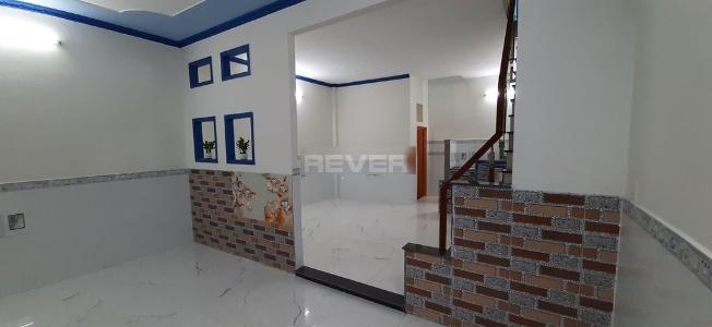 Bên trong nhà phố Tân Chánh Hiệp 10, Quận 12 Nhà phố hẻm xe hơi hướng Nam, cách đường chính hơn 100m.