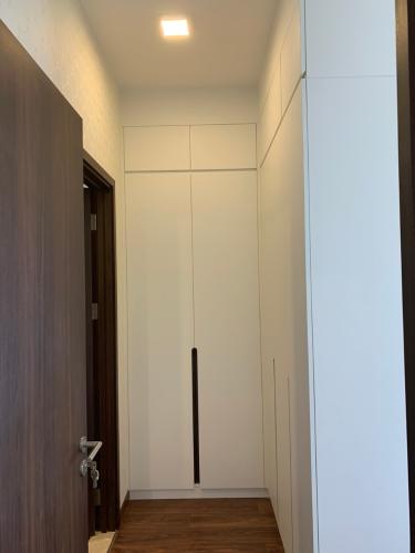 Tủ quần áo  căn hộ One Verandah Căn hộ One Verandah nội thất cơ bản, view sông thoáng mát.