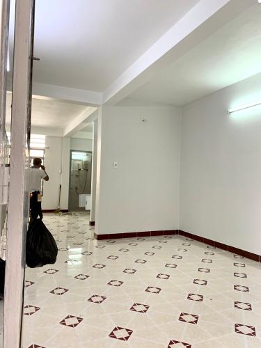 Phòng khách căn hộ Tân Vĩnh, Quận 4 Căn hộ chung cư Tân Vĩnh cửa hướng Đông, nội thất cơ bản.