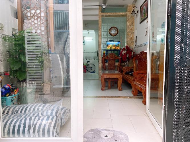 Phòng khách nhà phố Quận Tân Phú Nhà phố hướng Bắc diện tích sử dụng 148.5m2, đầy đủ nội thất.