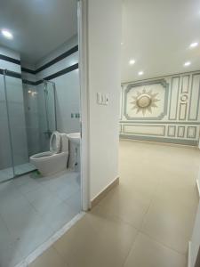 Phòng tắm nhà phố Quận Phú Nhuận Nhà hẻm Huỳnh Văn Bánh cửa hướng Nam, bàn giao nội thất cơ bản.
