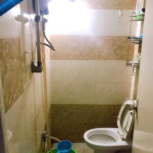 Toilet Nhà phố hướng Đông Bắc, hẻm thông tứ phía, nội thất cơ bản.