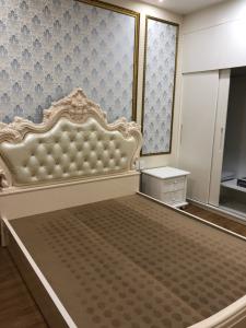 Phòng ngủ căn hộ The Gold View Bán căn hộ The Gold View thuộc tầng cao, 2 phòng ngủ, diện tích 85m2, đầy đủ nội thất.