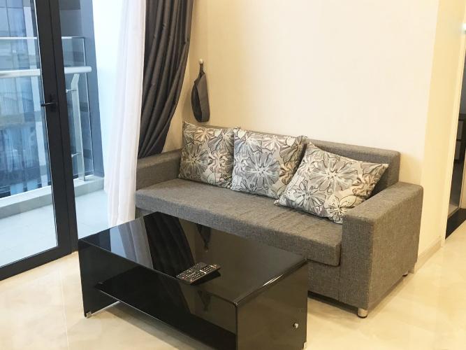 Phòng khách Vinhomes Golden River, Quận 1 Căn hộ Vinhomes Golden River tầng trung, ban công Tây Nam.