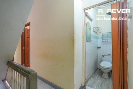 Toilet nhà phố Quận 4 Cho thuê nhà nguyên căn MT Tôn Thất Thuyết, Quận 4, 1 trệt 3 lầu, cách cầu Tân Thuận 500m