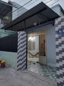 Nhà phố Quận 9 Nhà phố cấp 4 diện tích 110m2, không có nội thất.