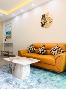 Phòng khách Feliz En Vista Quận 2 Căn hộ Feliz En Vista nội thất đầy đủ, view nội khu.