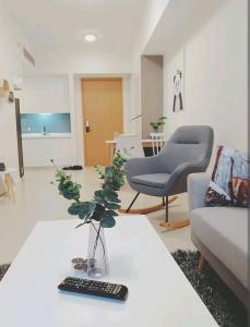 Phòng khách Gateway Thảo Điền, Quận 2 Căn hộ Gateway Thảo Điền tầng trung, đầy đủ nội thất.