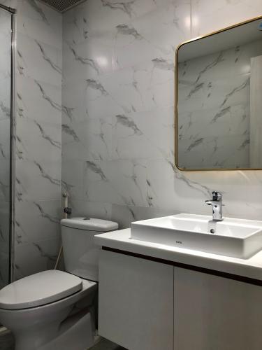 Nhà vệ sinh Saigon South Residence, Nhà bè Căn hộ Saigon South Residence đầy đủ nội thất tiện nghi, view nội khu.