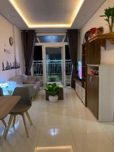 Phòng khách căn hộ Toky Tower, Quận 12 Căn hộ Toky Tower tầng 15, nội thất cơ bản hiện đại.