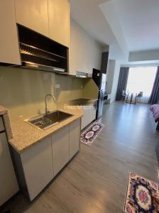 Phòng bếp Botanica Premier, Tân Bình  Officetel Botanica Premier hướng Tây Nam, view nội khu.