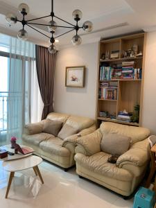 Phòng khách Vinhomes Central Park Căn hộ Vinhomes Central Park tầng cao, cửa hướng Đông.