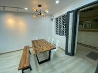 Căn hộ chung cư Khánh Hội view thành phố sầm uất, nội thất đầy đủ.