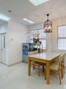 Phòng bếp chung cư Phan Xích Long, Phú Nhuận Căn hộ chung cư Phan Xích Long hướng Tây Bắc, đầy đủ nội thất.