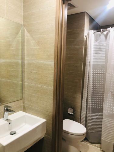 Phòng Tắm Vinhomes Grand Park Căn hộ Vinhomes Grand Park tầng cao, hướng nội khu mát mẻ.