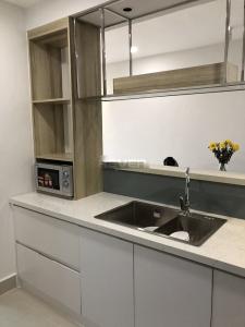 Căn hộ Feliz En Vista Căn hộ Feliz En Vista tầng trung, đầy đủ nội thất hiện đại.