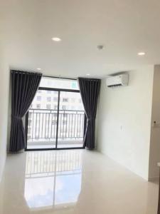 Phòng khách căn hộ Central Premium, Quận 8 Căn hộ Central Premium tầng 17 nội thất cơ bản, view nội khu mát mẻ.