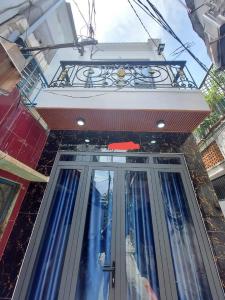 Nhà phố kết cấu 1 trệt 1 lầu diện tích 27m2, đầy đủ nội thất.