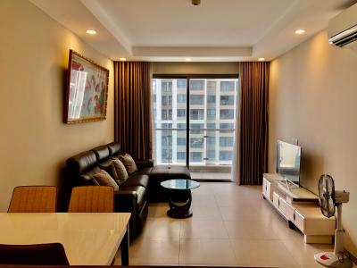 Phòng khách The Gold View, Quận 4 Căn hộ The Gold View hướng Đông Bắc đón view hồ bơi.