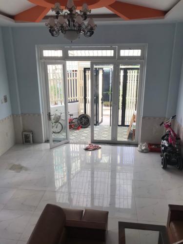 Phòng khách nhà phố quận 9 Nhà phố quận 9 rộng 81.7m2, mặt tiền ngay ngã 3 đường.