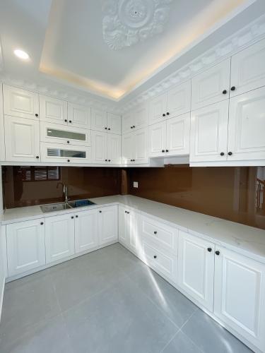 Phòng bếp nhà phố Quận Bình Thạnh Nhà phố có 2 mặt tiền hẻm xe hơi hướng Bắc thoáng mát, sổ hồng riêng.