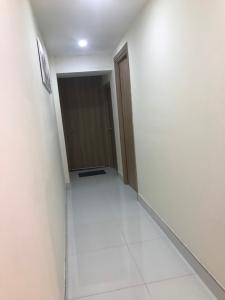 Hành lang phòng ngủ Nhà phố hẻm rộng 3m hướng Tây, diện tích 95.85m2.