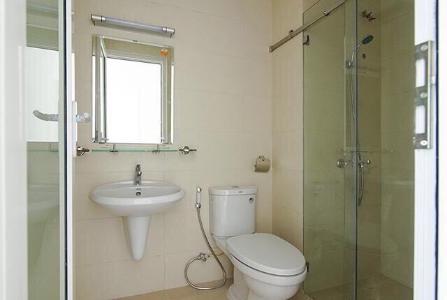 Phòng tắm Moonlight Boulevard, Bình Tân Căn hộ Moonlight Boulevard tầng trung, ban công hướng Nam.