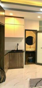 Phòng bếp nhà phố Quận 7 Nhà phố Quận 7 diện tích sàn 128m2, sổ hồng riêng kèm đầy đủ nội thất.