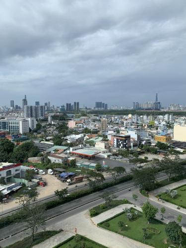  Căn hộ Eco Green Saigon tầng trung, đón 3 view thoáng mát.