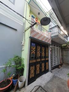 Nhà phố Quận 7 Nhà phố kết cấu 1 trệt 1 lầu hướng Tây, khu dân cư đông đúc.