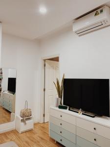 Phòng khách căn hộ Vista Verde, quận 2 Căn hộ tầng 9 Vista Verde view thoáng mát, đầy đủ nội thất hiện đại.