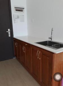 Phòng bếp căn hộ The Sun Avenue, Quận 2 Căn Office-tel tầng 2 The Sun Avenue view thoáng mát, nội thất cơ bản.