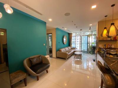 Không gian căn hộ Vinhomes Central Park, Quận Bình Thạnh  Căn hộ Vinhomes Central Park cửa hướng Đông, view nội khu tuyệt đẹp.