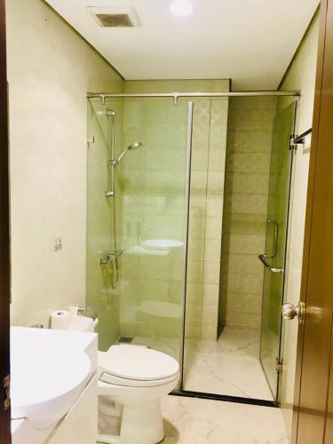 Căn hộ Vinhomes Central Park Bình Thạnh Căn hộ Vinhomes Central Park tầng 26 nội thất đầy đủ, ban công hướng Đông Nam