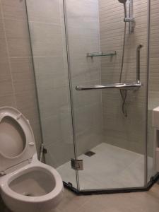 Phòng tắm căn hộ Vinhomes Central Park, Quận Bình Thạnh Căn hộ Vinhomes Central Park cửa hướng Tây Bắc, nội thất cơ bản.
