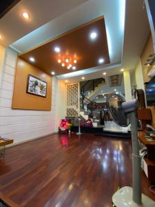 Phòng khách nhà phố Hiệp Bình Phước, Thủ Đức Nhà phố hướng Tây Bắc, sân thượng rộng, khu dân cư an ninh.