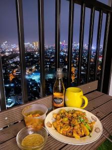 Ban công Richmond City, Bình Thạnh Căn hộ Richmond City tầng cao, view thành phố sầm uất.