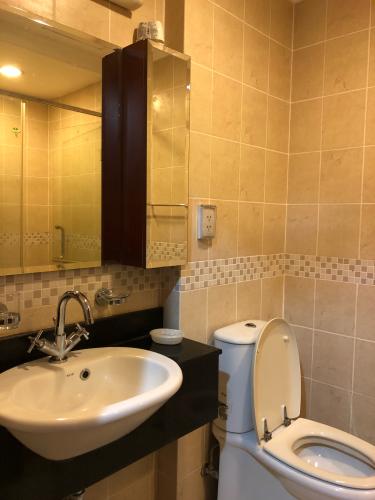 Toilet The Manor Quận Bình Thạnh Căn hộ Studio The Manor view thoáng mát, nội thất tiện nghi.