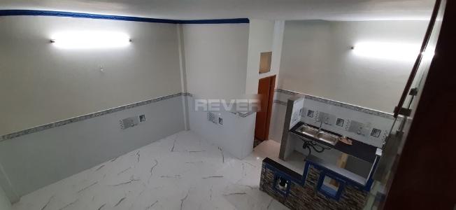 Bên trong nhà phố Tân Chánh Hiệp 10, Quận 12 Nhà phố hẻm xe hơi hướng Nam, cách đường chính hơn 100m.